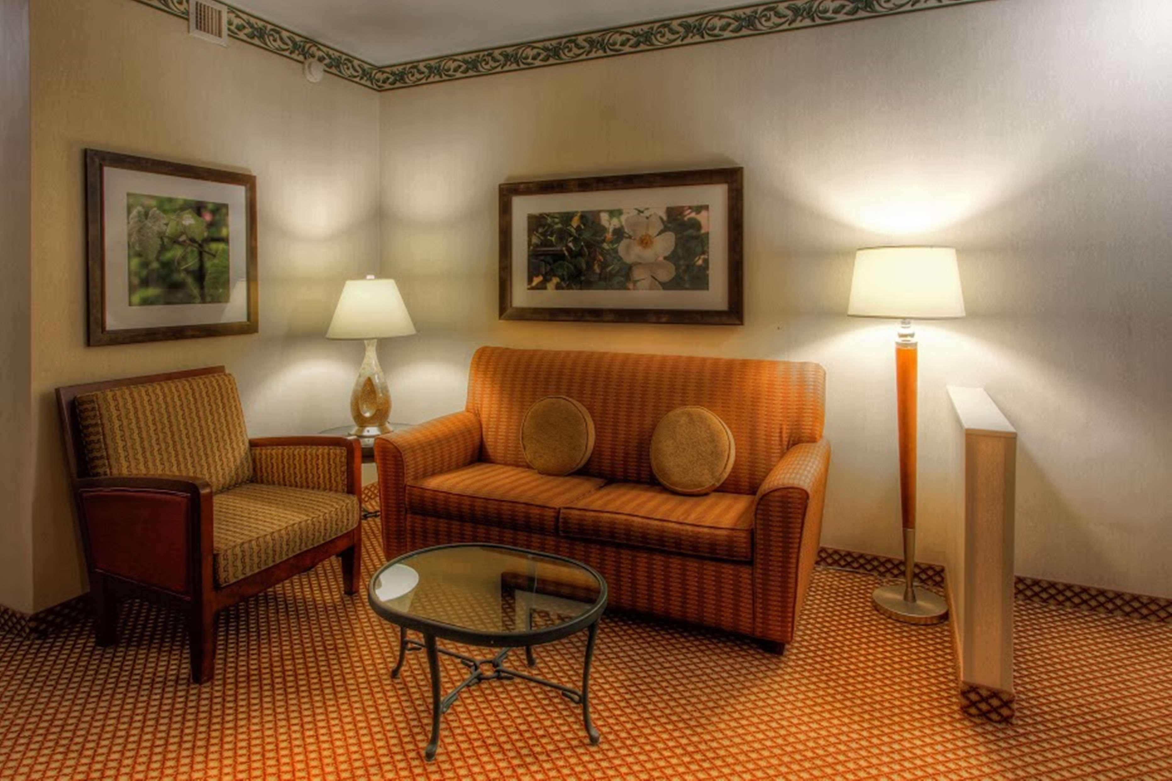 Hilton Garden Inn וויליאמסבורג מראה חיצוני תמונה