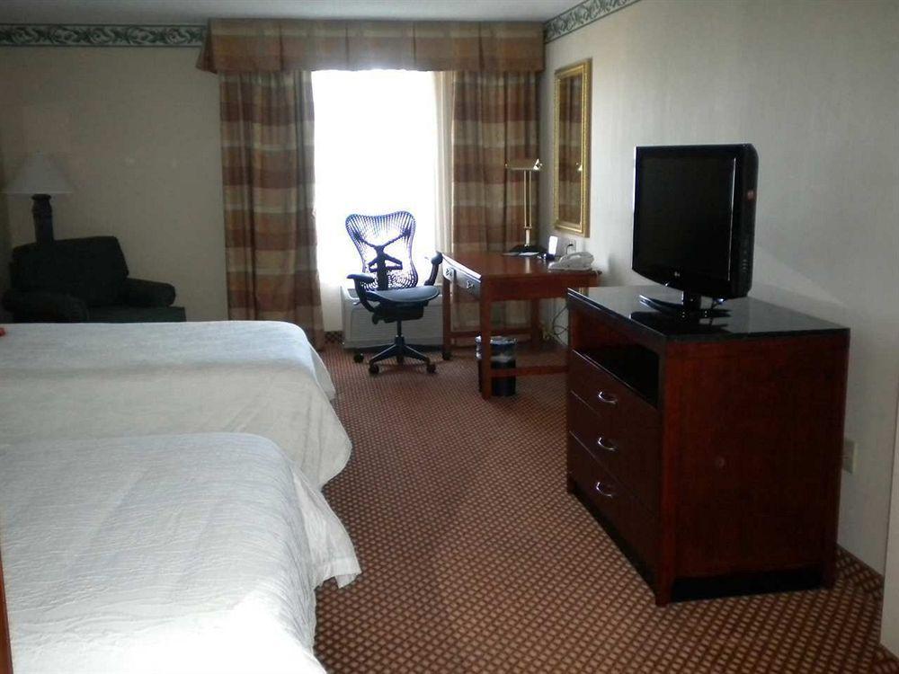 Hilton Garden Inn וויליאמסבורג חדר תמונה